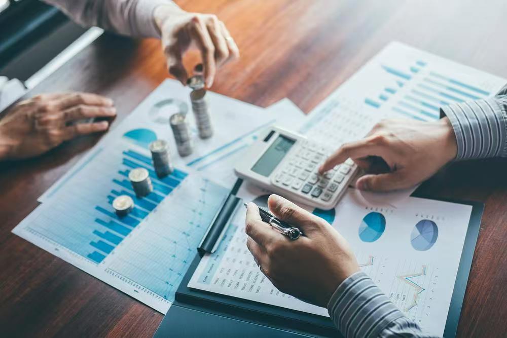 大赚121亿！7000亿人工智能概念股发布半年报